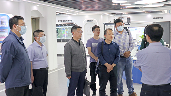 浙江農林大學現代農學院院長曾大力一行赴托普云農參觀交流
